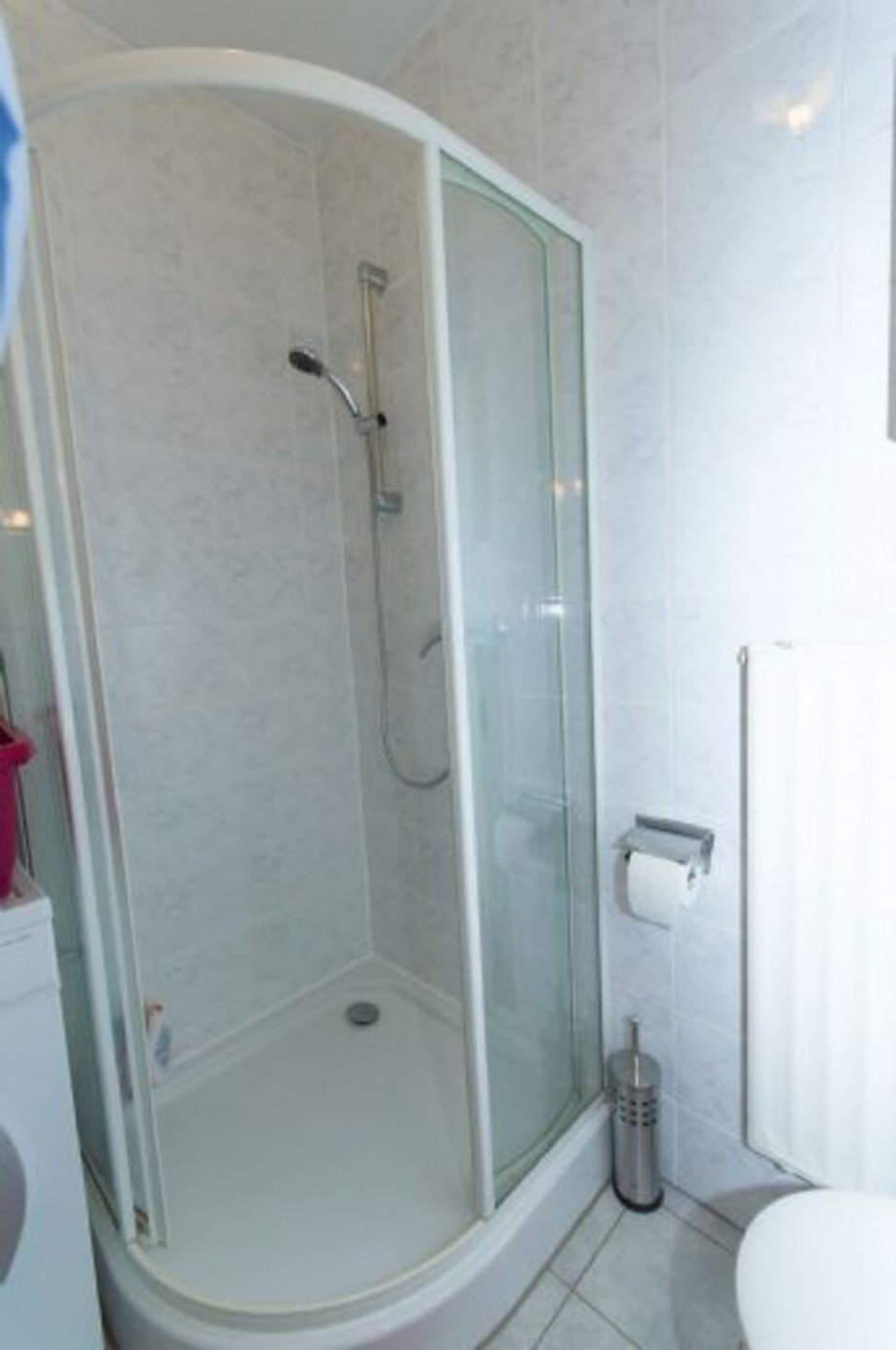 Dusche.jpg Etagenwohnung Wiesbaden (Medenbach)