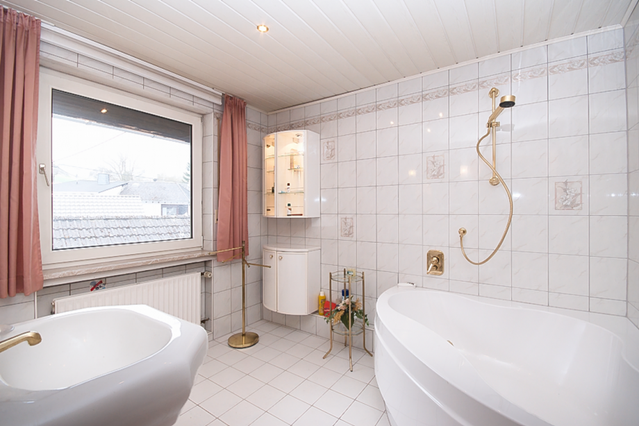 Badezimmer 2.OG Anbau Mehrfamilienhaus Hohenstein