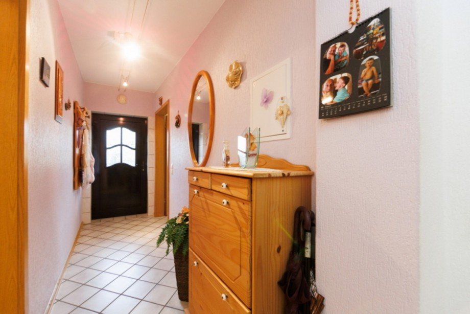 Diele Souterrain Mehrfamilienhaus Heidenrod / Laufenselden