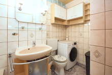Bad mit Platz f�r Waschmaschine und Trockner... Viel Wohnung f�rs Geld: Gr�n, gepflegt & gut geschnitten am Hahner Sonnenhang