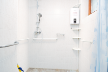 ...mit barrierefreier Dusche Sanierungsobjekt mit Potenzial - Haus in guter Lage von L�hnberg