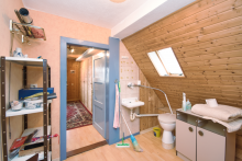 Treppenhaus DG Sanierungsobjekt mit Potenzial - Haus in guter Lage von L�hnberg