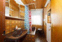 Bad mit separatem WC Eg Flexibles Mehrgenerationenhaus mit Traumblick und separatem B�ro in Bleidenstadt
