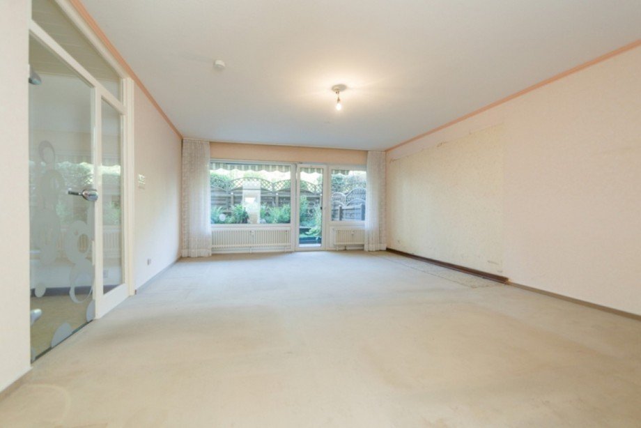 Wohnzimmer mit gro�er Fensterfront... Terrassenwohnung Wiesbaden / Biebrich