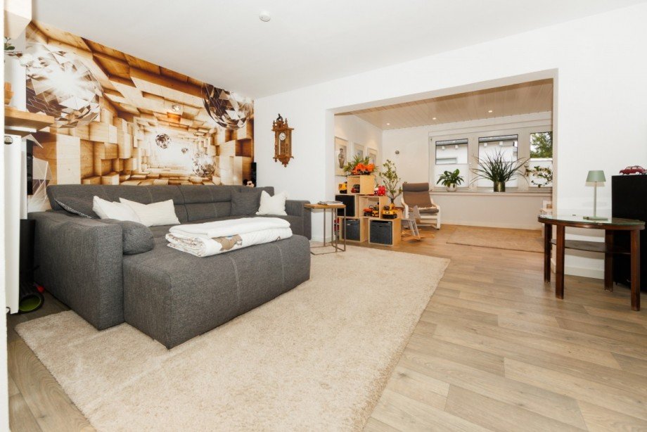Lichtdurchflutetes Wohnzimmer Einfamilienhaus Neu-Isenburg