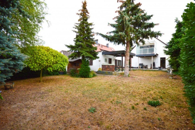 Viel Platz zum spielen, grillen und sonnen R�sselsheim Mehrfamilienhaus Sch�nes Haus, super Lage, gro�er Garten. Und das beste: Hier hat auch noch Oma Platz!