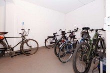 Gemeinschaftlicher Fahrradkeller Moderner Familientraum: Gartenwohnung am Weinberg