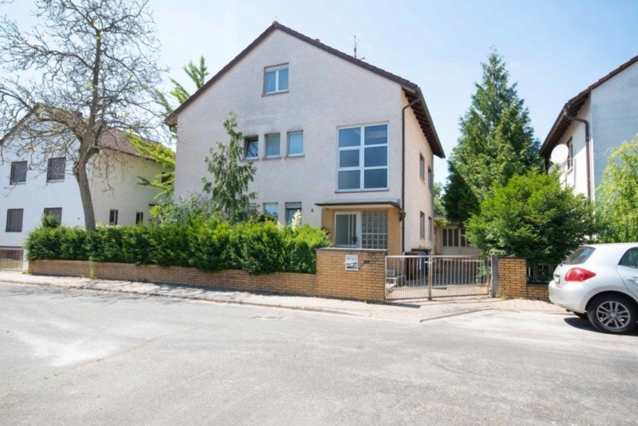 Au�enansicht Mehrfamilienhaus R�sselsheim