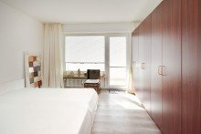 Schlafzimmer mit XL Einbauschrank Attraktive Wohnung im Herzen von Niedernhausen