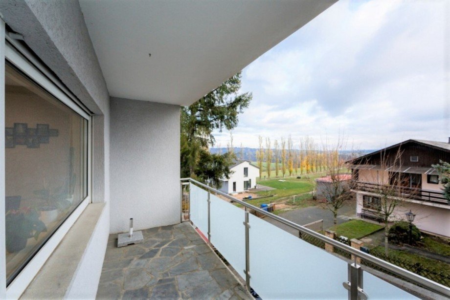 Loggia mit Traumblick in den Taunus Etagenwohnung Heidenrod / Nauroth