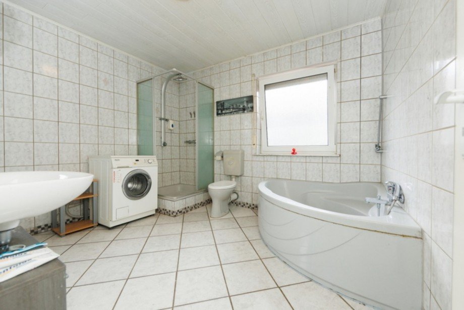 Tageslichtbad EG... Mehrfamilienhaus Heidenrod / Laufenselden