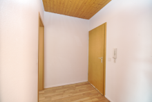 Diele Helles Dachgeschoss-Apartment mit Balkon und Taunusblick f�r Kapitalanleger und Eigennutzer