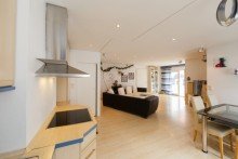 Wohnzimmer mit offener K�che und Dachterrasse - OG Einziehen und wohlf�hlen - hochwertig saniertes Zweifamilienhaus in Georgenborn