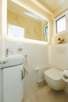 Hochwertig saniertes G�ste-WC Klein, aber fein: Traumhaft modernisiertes Reihenendhaus in guter Lage