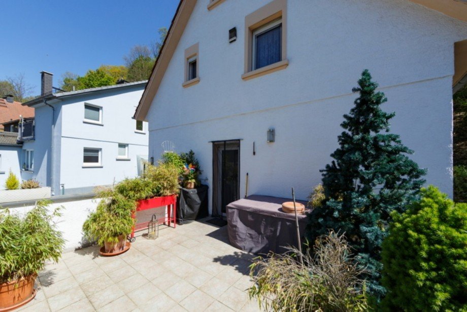 Entspannen auf der Terrasse Einfamilienhaus Wiesbaden
