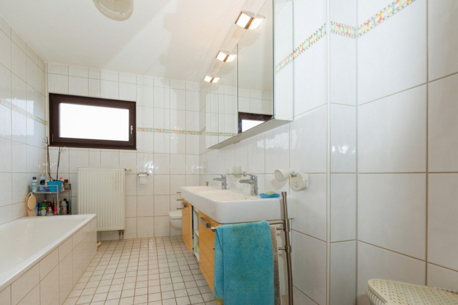 Modernisiertes Bad... Einfamilienhaus Walluf