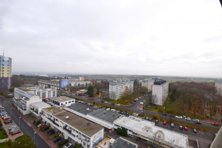 Fernblick aus dem 16.OG Mainz Etagenwohnung Eine lohnende Investition: Sanierungsbed�rftige Wohnung in sehr gepflegter Wohnanlage
