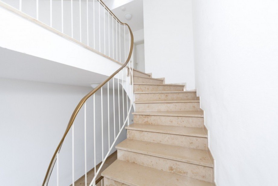 Treppenhaus Maisonettewohnung Wiesbaden / Naurod