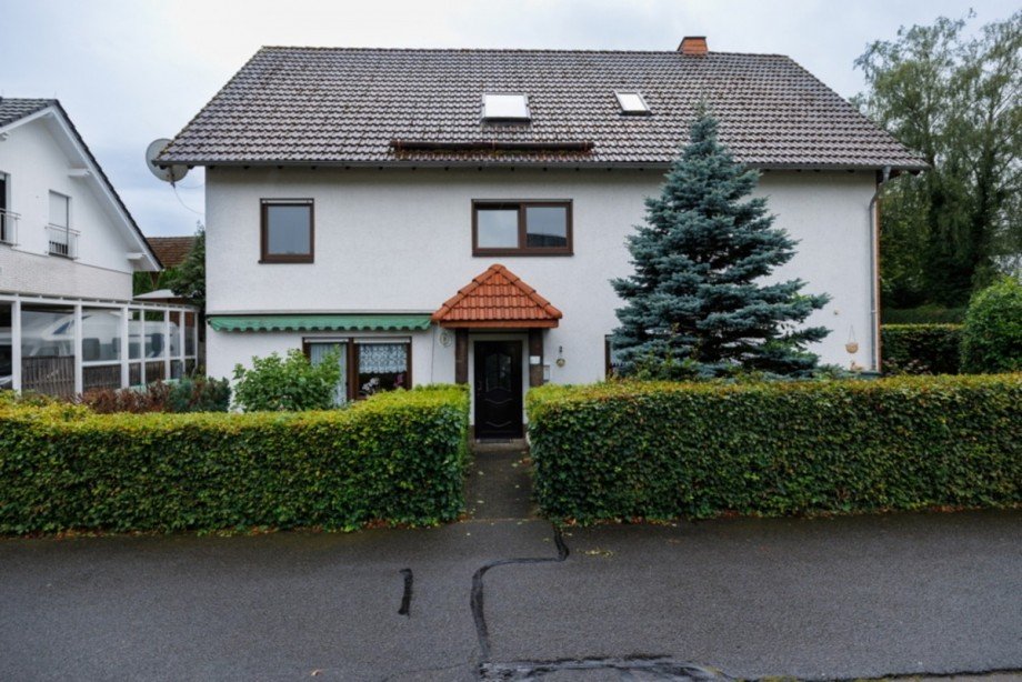 Eingang Souterrainwohnung Mehrfamilienhaus Heidenrod / Laufenselden