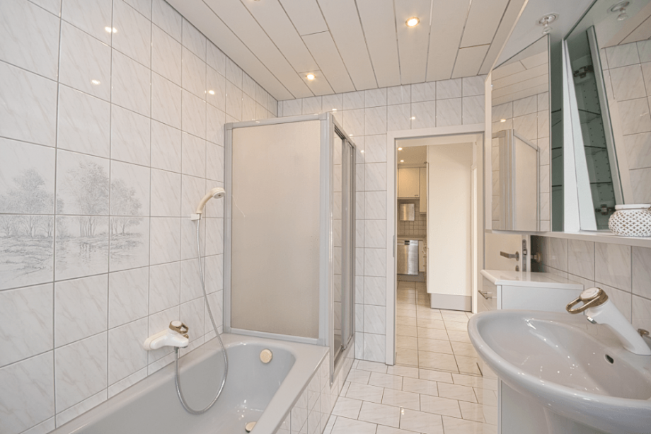 ...mit Wanne und Etagenwohnung Burgschwalbach