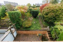 Blick vom S�dbalkon Klein, aber fein: Traumhaft modernisiertes Reihenendhaus in guter Lage