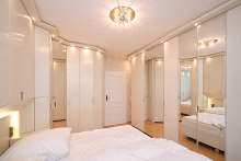...mit einem ma�angefertigten, hochwertigen Einbauschrank Fu�l�ufig zur U-Bahn: Ruhige, gut geschnittene Wohnung zu verkaufen!