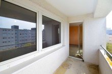 Loggia... Fu�l�ufig zu Mainzelbahn und Einkaufszentrum: Renovierungsbed�rftige, helle Wohnung in gepflegter Anlage