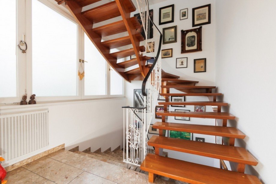 Treppenaufgang Einfamilienhaus Wiesbaden / Nordost