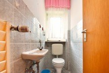 G�ste-WC Bungalow mit Einliegerwohnung im Dornr�schenschlaf