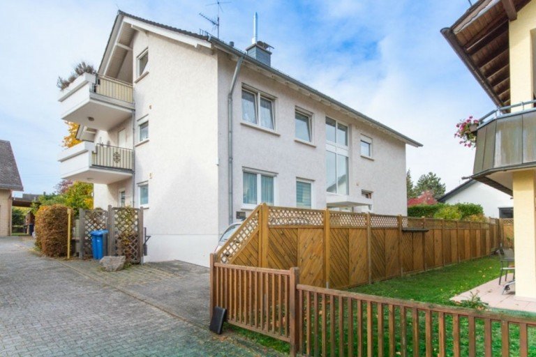 Vorderseite Eltville am Rhein / Rauenthal Etagenwohnung Helle, moderne und altersgerechte Wohnung im sch�nen Eltville zu verkaufen.