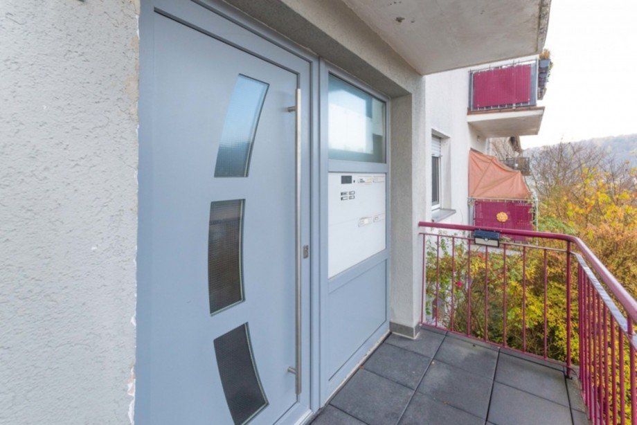 Moderner Eingangsbereich Mehrfamilienhaus Aarbergen / Hausen �ber Aar