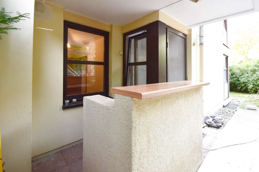 und kleiner Bar- und Grillecke Terrassenwohnung Wiesbaden