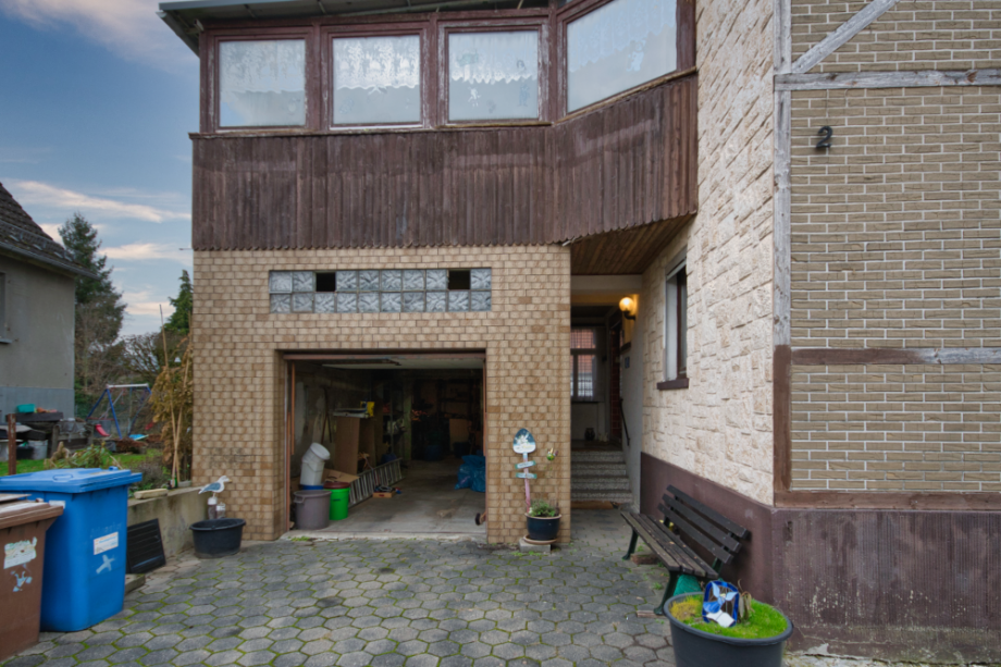 Praktische, gro�e Garage Einfamilienhaus L�hnberg
