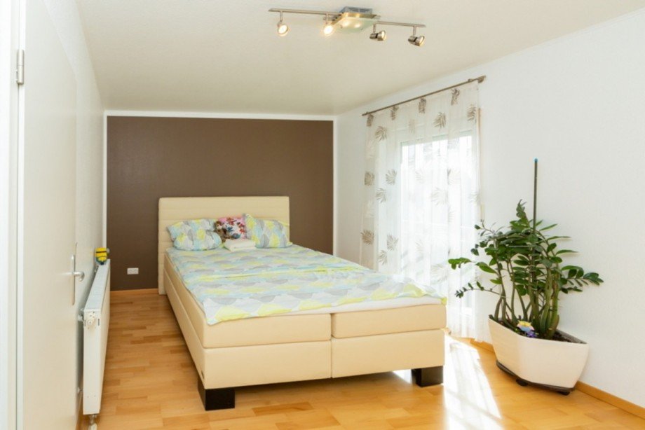 Schlafzimmer mit Gartenblick Reiheneckhaus Heidenrod