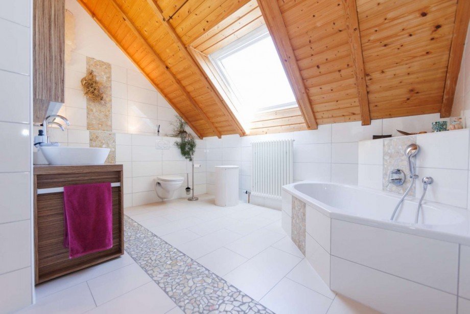 Gro�es Bad, 2011 errichtet mit luxuri�ser Wanne... Doppelhaush�lfte Taunusstein
