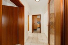 Flur OG Flexibles Mehrgenerationenhaus mit Traumblick und separatem B�ro in Bleidenstadt