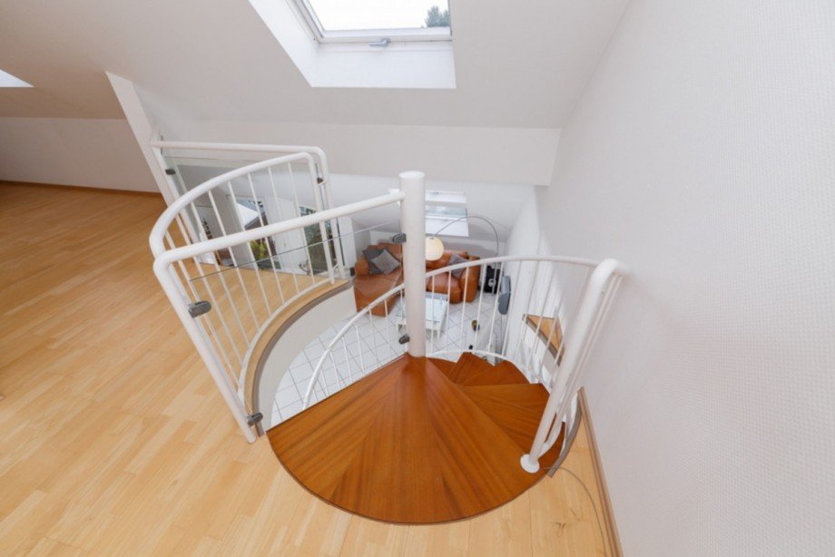 Treppe zum Wohnzimmer Maisonettewohnung Wiesbaden / Naurod