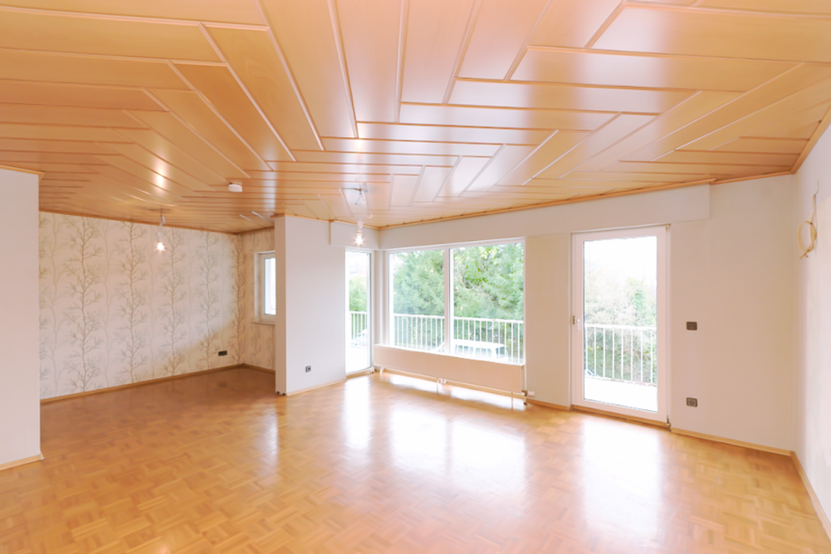 Lichtdurchflutetes Wohnzimmer mit Essecke Wohnung Kelkheim