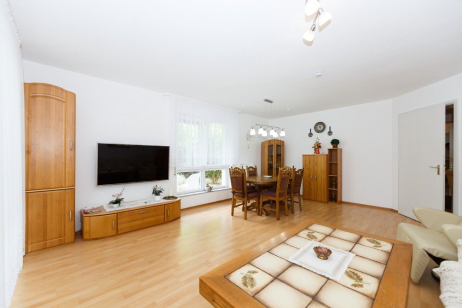 ...gro�z�giges Wohnzimmer Terrassenwohnung Taunusstein