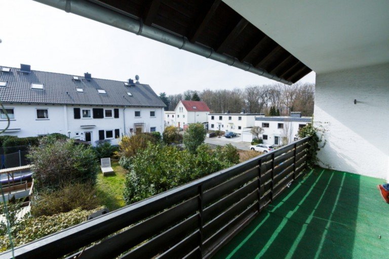 Aussicht aus der Loggia Wiesbaden Reihenmittelhaus Ger�umiges Reihenhaus in sonniger S�dlage in WI-Auringen