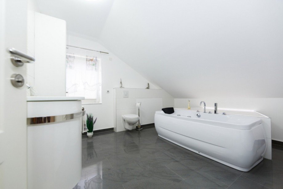 Freistehende Wanne DG Einfamilienhaus Heidenrod / Dickschied