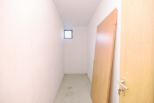 Praktischer Kellerraum Helles Dachgeschoss-Apartment mit Balkon und Taunusblick f�r Kapitalanleger und Eigennutzer