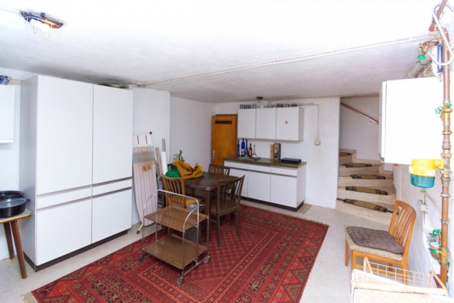 Kellerraum mit Aufgang zur K�che Einfamilienhaus Idstein