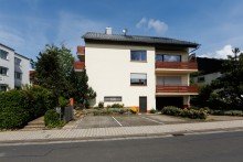 Au�enansicht mit Stellplatz Erstbezug nach Sanierung: Wohnung mit Traumblick am Sonnenhang - Keine K�uferprovision