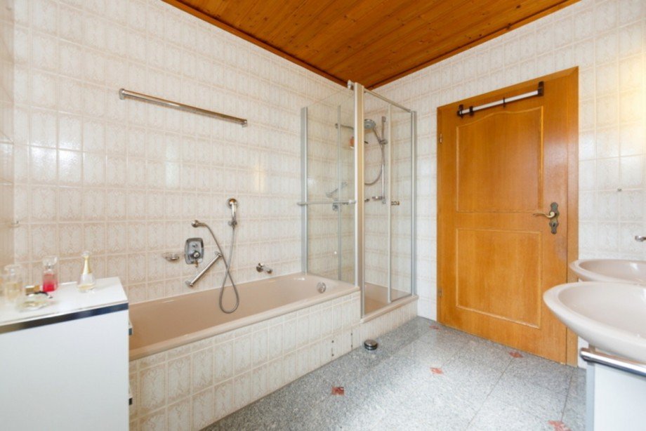 Gro�es, helles Bad... Mehrfamilienhaus Taunusstein