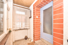 Eingangbereich Sanierungsobjekt mit Potenzial - Haus in guter Lage von L�hnberg