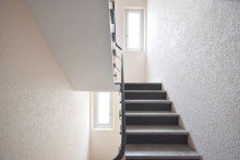 Gepflegtes Treppenhaus Zentral gelegene Wohnung mit Gartenmitbenutzung in Biebrich