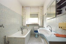 Tageslichtbad Bungalow mit Einliegerwohnung im Dornr�schenschlaf