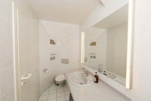...auch als G�ste-WC nutzbar Traumhafte Maisonettewohnung mit S�dbalkon und Tiefgaragenstellplatz