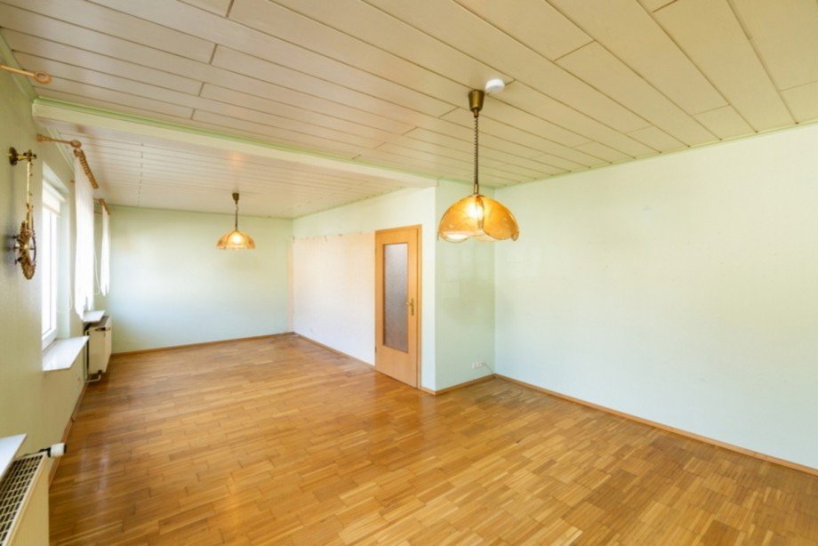Wohnzimmer OG Mehrfamilienhaus Wiesbaden